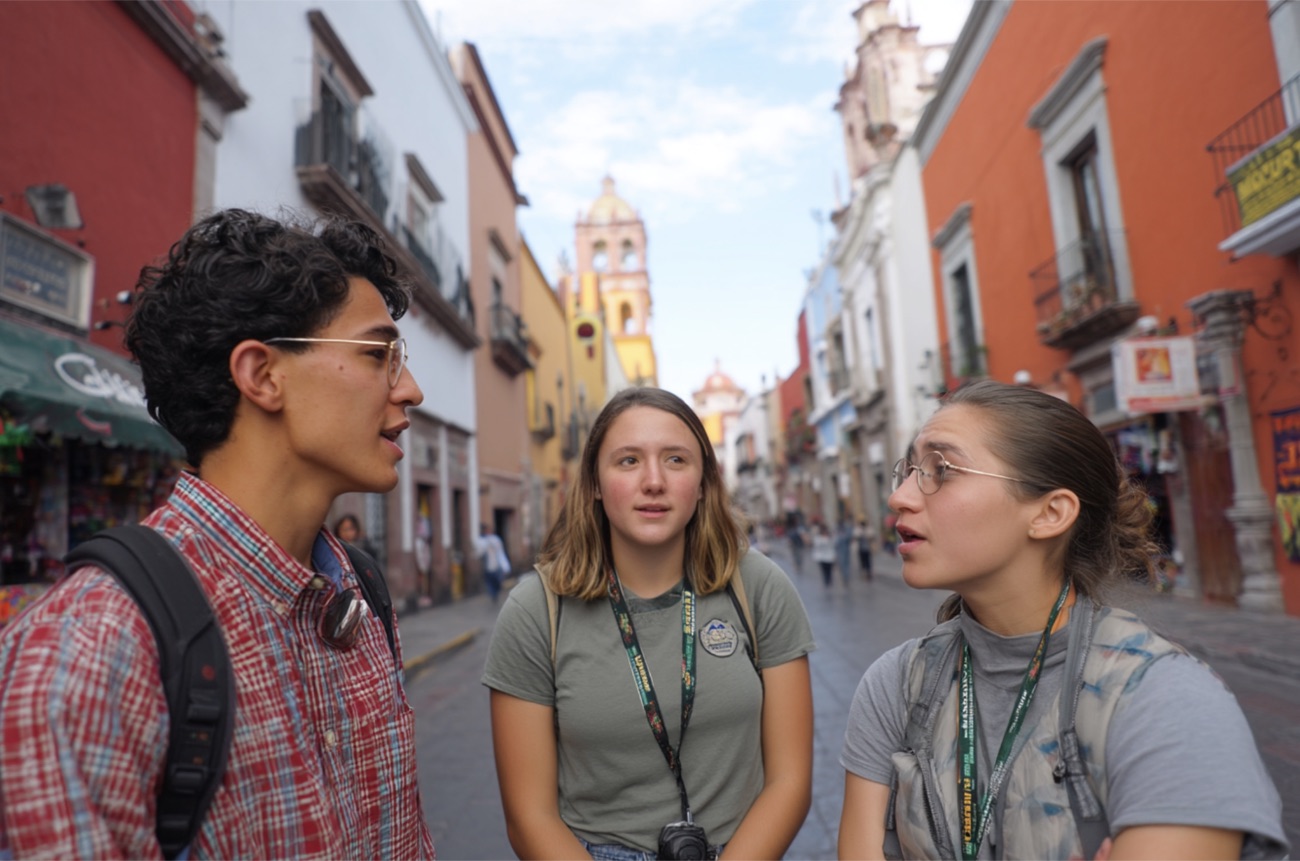 Puestos de dulces típicos en la Calle de los Dulces de Puebla
